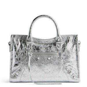 BALENCIAGA | Women's Le City Medium Bag
Metallized in Silver
